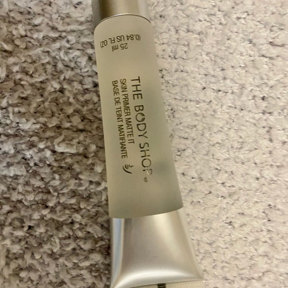 The Body Shop Matte It Makeup Primer - Picture 4 of 7